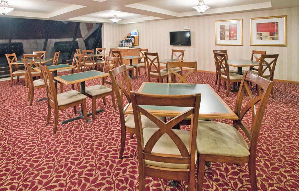 Holiday Inn Express Hotel Germantown - Northwest Milwaukee, An Ihg Hotel מראה חיצוני תמונה