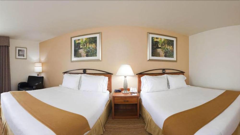 Holiday Inn Express Hotel Germantown - Northwest Milwaukee, An Ihg Hotel מראה חיצוני תמונה