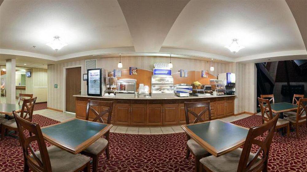 Holiday Inn Express Hotel Germantown - Northwest Milwaukee, An Ihg Hotel מראה חיצוני תמונה