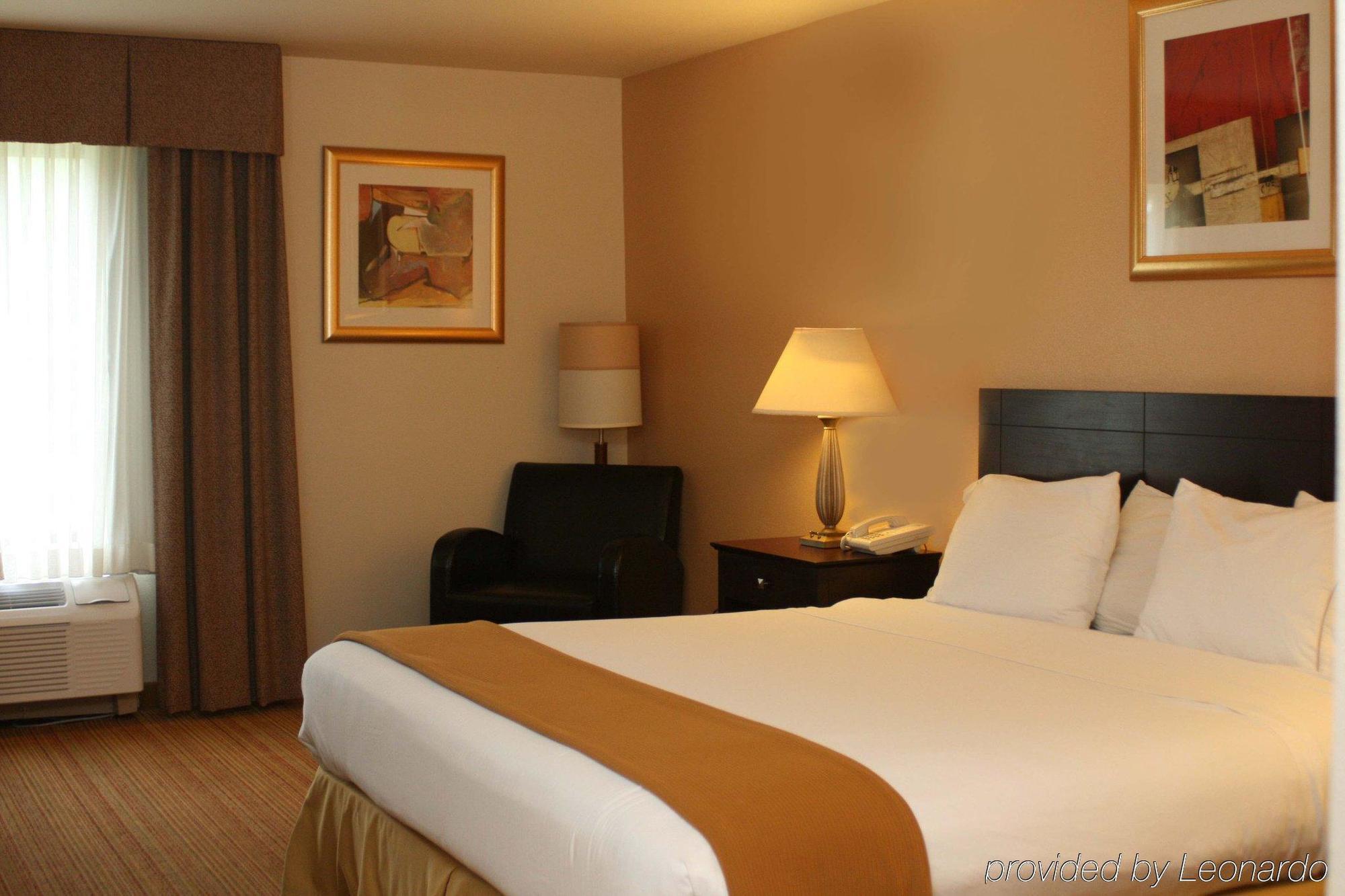 Holiday Inn Express Hotel Germantown - Northwest Milwaukee, An Ihg Hotel מראה חיצוני תמונה