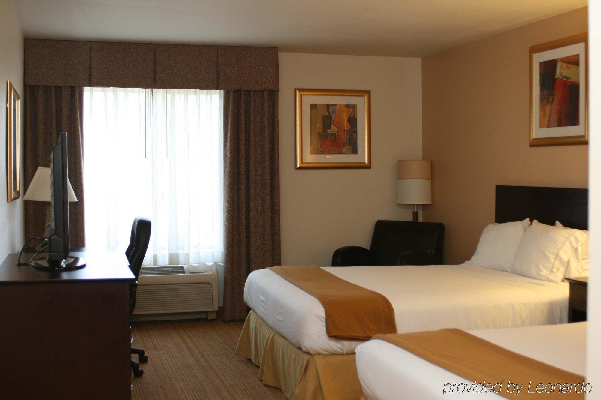 Holiday Inn Express Hotel Germantown - Northwest Milwaukee, An Ihg Hotel מראה חיצוני תמונה